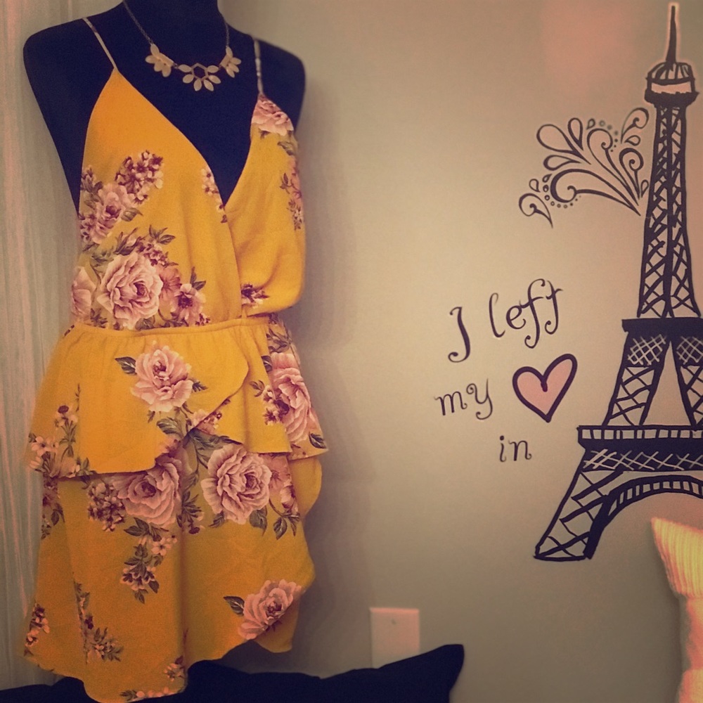 Size M yellow cocktail dress